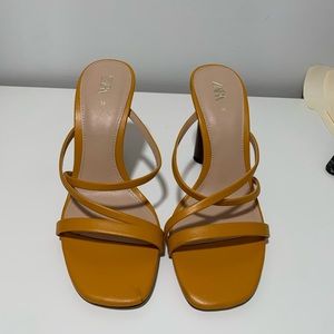 It’s a Zara heels.